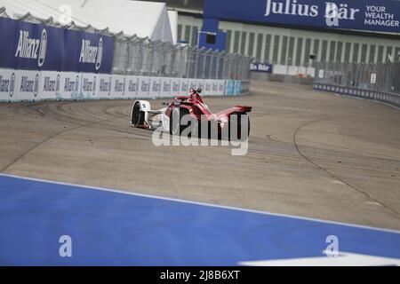 14. Mai 2022, Berlin, Tempelhofer Damm, 12101 Berlin, Deutschland: Edoardo Mortara gewann das erste Rennen in Berlin-Tempelhof und feierte damit den vierten Sieg seiner Karriere. Jean-Eric Vergne wurde Zweiter und Stoffel Vandoorne Dritter. (Bild: © Simone Kuhlmey/Pacific Press via ZUMA Press Wire) Stockfoto