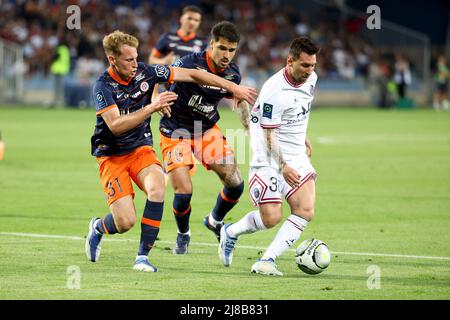 Lionel Messi von PSG, verließ Nicolas Cozza, Matheus Thuler von Montpellier während des französischen Ligue 1-Fußballspiels zwischen Montpellier HSC und Paris Saint-Germain am 14. Mai 2022 im La Mosson-Stadion in Montpellier, Frankreich - Foto Jean Catuffe / DPPI Stockfoto