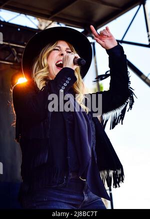 Redondo Beach, Kalifornien, USA. 14.. Mai 2022. Rita Wilson, die am 2. Tag des BEACHLIFE Festivals auftrat. Kredit: Ken Howard/Alamy Live Nachrichten Stockfoto