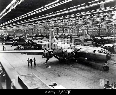 B-29 strategische Superfortress-Bomber, die im Zweiten Weltkrieg auf der angreifenden Linie in Wichita in Kansas gebaut wurden Stockfoto