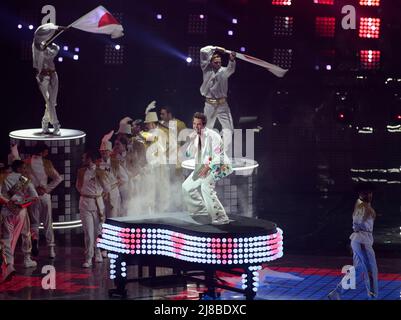 Turin, Italien. 14.. Mai 2022. Mika tritt während des Grand Finales des Eurovision Song Contest am 14. Mai 2022 in Pala Olimpico, Turin, Italien auf. Foto Nderim Kaceli Kredit: Unabhängige Fotoagentur/Alamy Live Nachrichten Stockfoto