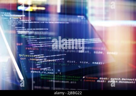 Nahaufnahme des Funktionsquellcodes überwachen. Abstrakter IT-Technologiehintergrund. Softwarequellcode. Stockfoto