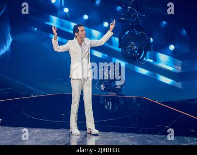 Mika beim Eurovision Song Contest Grand Final am 14. Mai 2022 in Pala Olimpico, Turin, Italien. Foto Nderim Kaceli Stockfoto