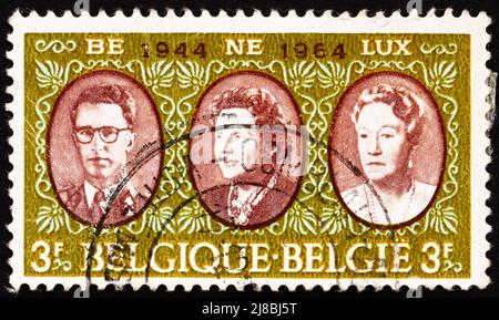 BELGIEN - UM 1964: Eine in Belgien gedruckte Briefmarke zeigt König Baudouin, Königin Juliana und Großherzogin Charlotte, Benelux, um 1964 Stockfoto