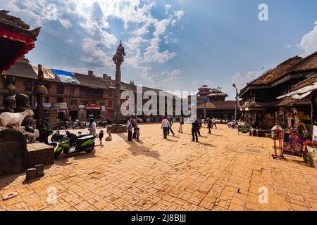 Bhaktapur, Nepal - 29. Oktober 2021: Stadt in der östlichen Ecke des Kathmandu-Tals in Nepal. Bhaktapur Durbar Square. Königspalast des alten Bhakta Stockfoto