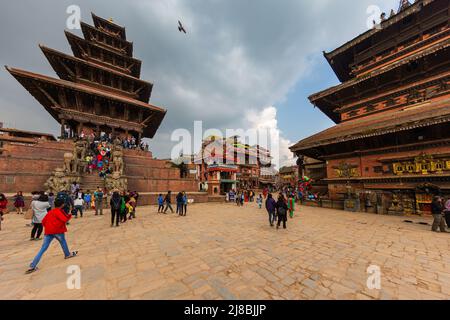 Bhaktapur, Nepal - 29. Oktober 2021: Der Nyatapola-Tempel, das höchste Monument der Stadt und zugleich der höchste Tempel Nepals. Kulturell wichtig Stockfoto