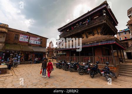 Bhaktapur, Nepal - 29. Oktober 2021: Stadt in der östlichen Ecke des Kathmandu-Tals in Nepal. Bhaktapur Durbar Square. Königspalast des alten Bhakta Stockfoto