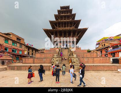 Bhaktapur, Nepal - 29. Oktober 2021: Der Nyatapola-Tempel, das höchste Monument der Stadt und zugleich der höchste Tempel Nepals. Kulturell wichtig Stockfoto