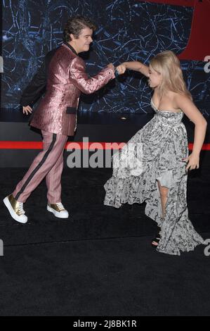 (L-R) Gaten Matarazzo und Elizabeth Yu besuchen Netflix's "Stranger Things"-Saison 4, New York Premiere bei Netflix Brooklyn, New York, 14. Mai 2022. (Foto von Anthony Behar/Sipa USA) Stockfoto