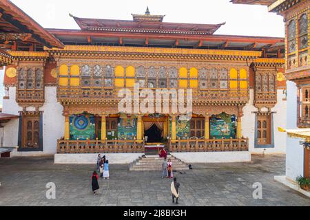 Bhutan - 24. Oktober 2021: Im Punakha Dzong in Bhutan. Punakha Dzong Kloster, eines der größten Klöster in Asien. Die zarte Dekoration i Stockfoto