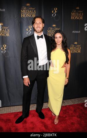 Finn Kazeminy und Yasmin Kazeminy nehmen an den Ellis Island Medals of Honor 35. in New York City Teil. (Foto von Efren Landaos / SOPA Images/Sipa USA) Stockfoto