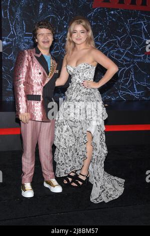 (L-R) Gaten Matarazzo und Elizabeth Yu besuchen Netflix's "Stranger Things"-Saison 4, New York Premiere bei Netflix Brooklyn, New York, 14. Mai 2022. (Foto von Anthony Behar/Sipa USA) Stockfoto