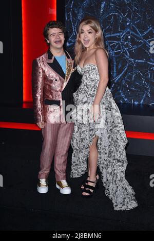 Brooklyn, New York, USA. 14.. Mai 2022. Gaten Matarazzo, Elizabeth Yu bei der Ankunft für STRANGER THINGS Saison 4 Premiere in NYC, Netflix Studios Brooklyn, Brooklyn, NY 14. Mai 2022. Foto: Kristin Callahan/Everett Collection Kredit: Everett Collection Inc/Alamy Live News Kredit: Everett Collection Inc/Alamy Live News Stockfoto