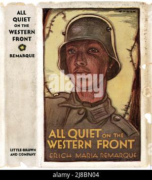 Original zerrissener Bucheinband von all /Dust Jacket - All Quiet on the Western Front von Eric Maria Remarque, Illustration von Paul Wenck diese amerikanische Ausgabe wurde 1929 veröffentlicht Stockfoto