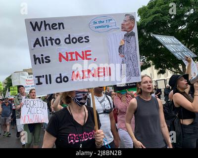 14. Mai 2022, Washington, District of Columbia, USA: Tausende kamen in die nationÃs Hauptstadt, um das Recht womenÃs zu unterstützen, eine Abtreibung zu wählen. Die Kundgebung in Washington, DC, war eines von 450 Verbote Our Body Events, die weltweit als Reaktion auf den durchgesickerten Entwurf einer Stellungnahme des Richters des Obersten Gerichtshofs Samuel Alito stattfanden, der den Umstürzen von Roe v. Wade anzeigte. (Bild: © Sue Dorfman/ZUMA Press Wire) Stockfoto