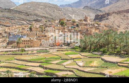 Bilad Sayt, eines der malerischsten Dörfer im Oman, ist ein Schatz, den man beim Fahren in den spektakulären Al-Hadschar-Bergen finden kann Stockfoto