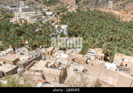 Bilad Sayt, eines der malerischsten Dörfer im Oman, ist ein Schatz, den man beim Fahren in den spektakulären Al-Hadschar-Bergen finden kann Stockfoto