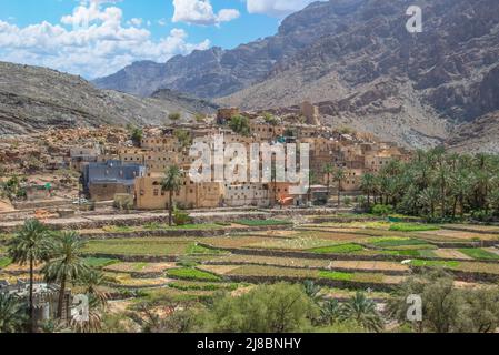 Bilad Sayt, eines der malerischsten Dörfer im Oman, ist ein Schatz, den man beim Fahren in den spektakulären Al-Hadschar-Bergen finden kann Stockfoto