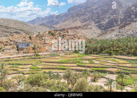 Bilad Sayt, eines der malerischsten Dörfer im Oman, ist ein Schatz, den man beim Fahren in den spektakulären Al-Hadschar-Bergen finden kann Stockfoto