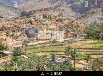 Bilad Sayt, eines der malerischsten Dörfer im Oman, ist ein Schatz, den man beim Fahren in den spektakulären Al-Hadschar-Bergen finden kann Stockfoto