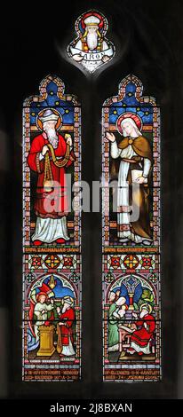Ein Buntglasfenster von Frederick Preedy mit Zacharias und Elizabeth, Fladbury Church, Worcestershire Stockfoto