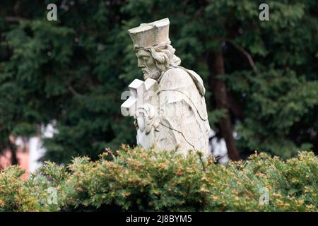 Die Skulptur des heiligen Johannes Nepomuzän, die älteste Skulptur in Bydgoszcz und eine der ältesten freistehenden Skulpturen des heiligen. Stockfoto