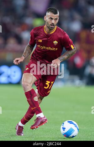 Rom, Italien. 14.. Mai 2022. Leonardo Spinazzola von AS Roma während des Serie-A-Spiels zwischen Roma und Venezia im Stadio Olimpico, Rom, Italien am 14. Mai 2022. Kredit: Giuseppe Maffia/Alamy Live Nachrichten Stockfoto