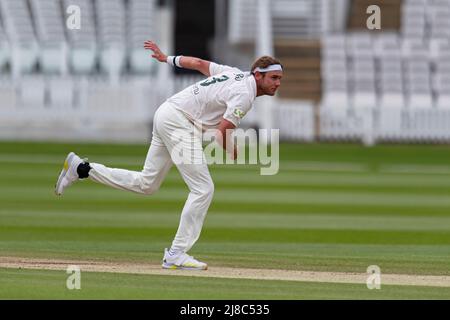 LONDON, GROSSBRITANNIEN. 15.. Mai 2022. Stuart Broad von Nottinghamshire in Aktion während der County Championship - Middlesex gegen Nottinghamshire auf dem Lord's Cricket Ground am Sonntag, 15. Mai 2022 in LONDON ENGLAND. Kredit: Taka G Wu/Alamy Live Nachrichten Stockfoto