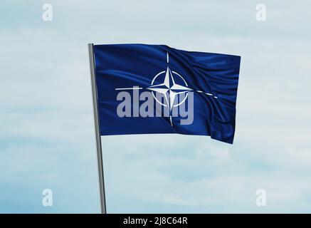 NATO-Nationalflagge winkt im Wind. Abbildung Himmel Hintergrund 3D Stockfoto