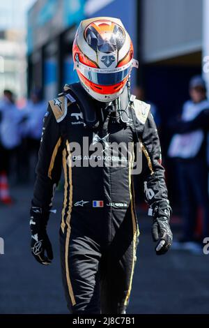 Berlin, Deutschland. 15.. Mai 2022. VERGNE Jean-Eric (Fra), DS Techeetah, DS E-Tense FE21, Portrait während des Berlin ePrix 2022, 5. Treffen der ABB FIA Formel-E-Weltmeisterschaft 2021-22, auf dem Stadtkurs des Flughafens Tempelhof vom 13. Bis 15. Mai in Berlin - Foto Frédéric Le Floch / DPPI Quelle: DPPI Media/Alamy Live News Kredit: DPPI Media/Alamy Live News Stockfoto