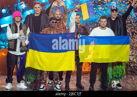 Turin, Italien 20220515.die Ukraine und das Kalush Orchestra haben am Samstagabend im Pala Olimpico in Turin das Finale des Eurovision Song Contest gewonnen. Foto: Heiko Junge / NTB Stockfoto