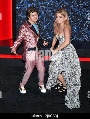 Gaten Matarazzo und Elizabeth Yu Stockfoto
