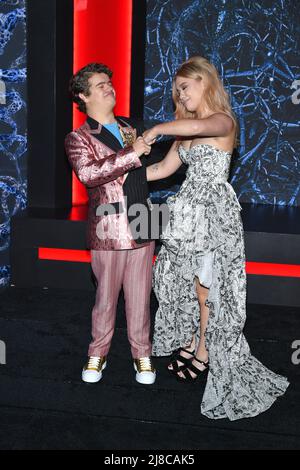 Gaten Matarazzo und Elizabeth Yu Stockfoto