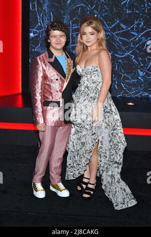 Gaten Matarazzo und Elizabeth Yu Stockfoto