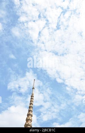 Die Spitze der Pagode im Wat Pho oder der Tempel des liegenden Buddha im Hintergrund des Himmels Stockfoto