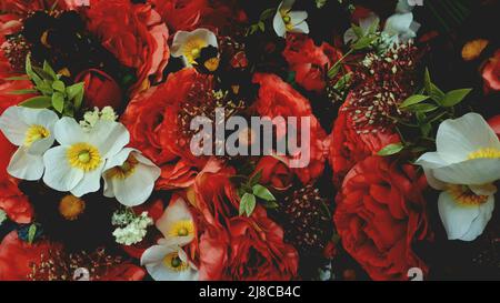 Flache Ansicht von verschiedenen farbigen Blumen im Vintage-Stil. Stockfoto