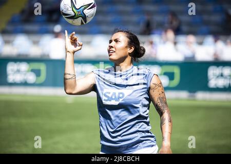 Hoffenheim, Deutschland. 15.. Mai 2022. Flyeralarm Frauen-Bundesliga-Spiel zwischen TSG Hoffenheim und SC Sand im Dietmar-Hopp-Stadion in Hoffenheim, Deutschland Dana Rösiger/SPP Quelle: SPP Sport Pressefoto. /Alamy Live News Stockfoto