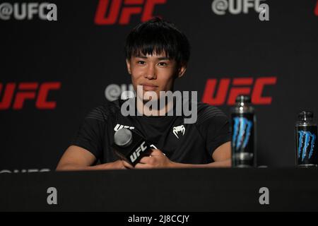 LAS VEGAS, NV - 14. Mai: Tatsuro Taira trifft sich mit der Presse nach dem Sieg beim UFC Apex für die UFC Fight Night - Blachowicz vs Rakic - Event am 14. Mai 2022 in LAS VEGAS, USA. (Foto von Louis Grasse/PxImages) Credit: Px Images/Alamy Live News Stockfoto