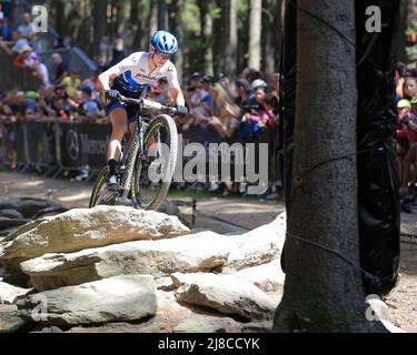 Rebecca Ellen McConnell aus Australien tritt am 15. Mai 2022 in Nove Mesto na Morave, Tschechien, beim UCI MTB World Cup, Cross-Country Women Elite, an. (CTK Photo/Libor Plihal) Stockfoto