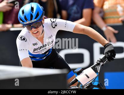 Rebecca Ellen McConnell aus Australien tritt am 15. Mai 2022 in Nove Mesto na Morave, Tschechien, beim UCI MTB World Cup, Cross-Country Women Elite, an. (CTK Photo/Lubos Pavlicek) Stockfoto