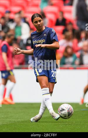 London, Großbritannien. 15. Mai 2022. Sam Kerr von Chelsea Women erwärmt sich während des Finales des FA Cup der Frauen zwischen Chelsea Women und Manchester City Women am 15. Mai 2022 im Wembley Stadium, London, England. Foto von Ken Sparks. Nur zur redaktionellen Verwendung, Lizenz für kommerzielle Nutzung erforderlich. Keine Verwendung bei Wetten, Spielen oder Veröffentlichungen einzelner Clubs/Vereine/Spieler. Kredit: UK Sports Pics Ltd/Alamy Live Nachrichten Stockfoto