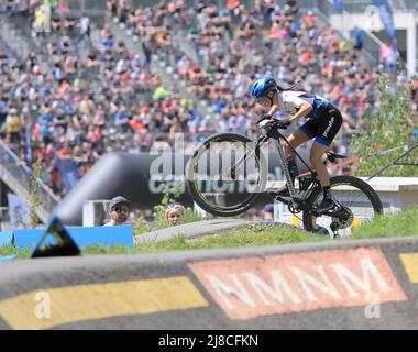 Rebecca Ellen McConnell aus Australien tritt am 15. Mai 2022 in Nove Mesto na Morave, Tschechien, beim UCI MTB World Cup, Cross-Country Women Elite, an. (CTK Photo/Libor Plihal) Stockfoto