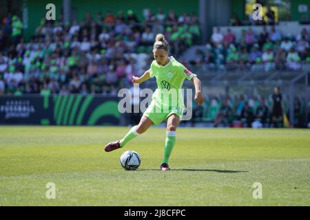 Svenja Huth ( 10 Wolfsburg ) während des Flyeralarm Frauenbundesliga-Spiels zwischen dem VfL Wolfsburg und Bayer Leverkusen im AOK-Stadion in Wolfsburg. Flyeralarm Frauenbundesliga Julia Kneissl/SPP Stockfoto
