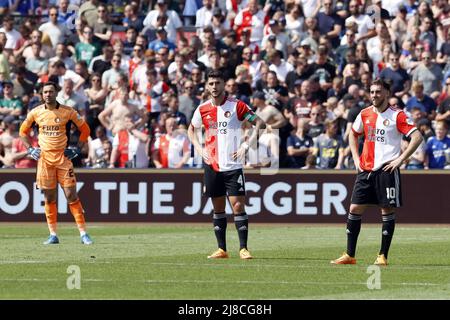 ROTTERDAM - (lr) Feyenoord-Torwart Ofir Marciano, Marcos Senesi von Feyenoord, Orkun Kokcu von Feyenoord während des niederländischen Premier-League-Spiels zwischen Feyenoord und FC Twente am 15. Mai 2022 im Feyenoord Stadium de Kuip in Rotterdam, Niederlande. ANP PIETER STAM DE YOUNG Stockfoto