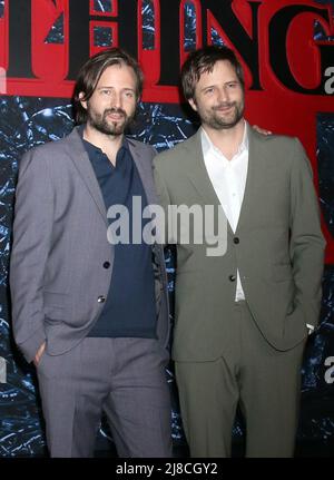 BROOKLYN, NY - MAI 14: Matt Duffer und Ross Duffer bei der Netflix Stranger Things Saison 4 Weltpremiere am 14. Mai 2022 in den Netflix Studios in Brooklyn, New York City. Kredit: RW/MediaPunch Stockfoto