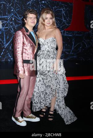 BROOKLYN, NY - MAI 14: Gaten Matarazzo und Elizabeth Yu bei der Netflix Stranger Things Saison 4 Weltpremiere am 14. Mai 2022 in den Netflix Studios in Brooklyn, New York City. Kredit: RW/MediaPunch Stockfoto