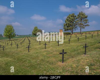 Das Bild zeigt den deutschen Marfaux-Friedhof des Ersten Weltkriegs bei Marfaux. Der Friedhof ist ein Konsolidierungsfriedhof der Soldaten KIA in der Marne-Offensive 1918 Stockfoto