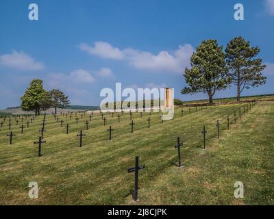 Das Bild zeigt den deutschen Marfaux-Friedhof des Ersten Weltkriegs bei Marfaux. Der Friedhof ist ein Konsolidierungsfriedhof der Soldaten KIA in der Marne-Offensive 1918 Stockfoto