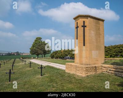 Das Bild zeigt den deutschen Marfaux-Friedhof des Ersten Weltkriegs bei Marfaux. Der Friedhof ist ein Konsolidierungsfriedhof der Soldaten KIA in der Marne-Offensive 1918 Stockfoto