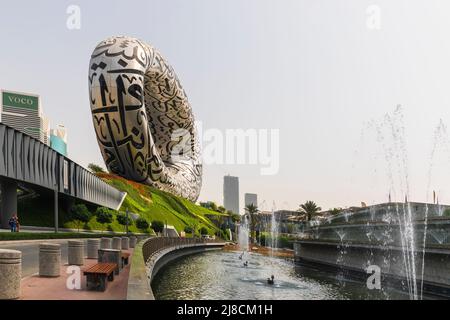 DUBAI, VAE - 18. April 2022: Architektur des Museums der Zukunft Stockfoto